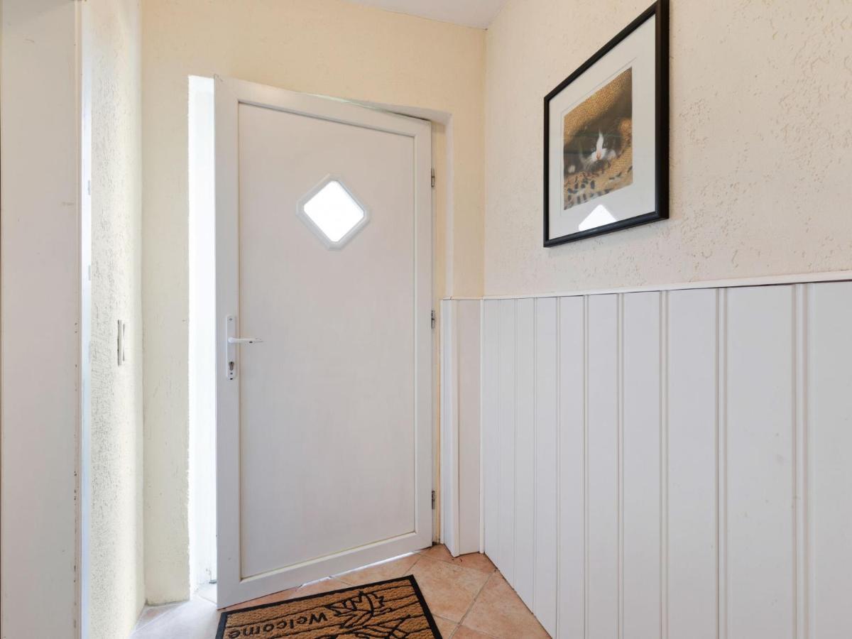 Elegant Apartment With Garden In 깅슈트 외부 사진