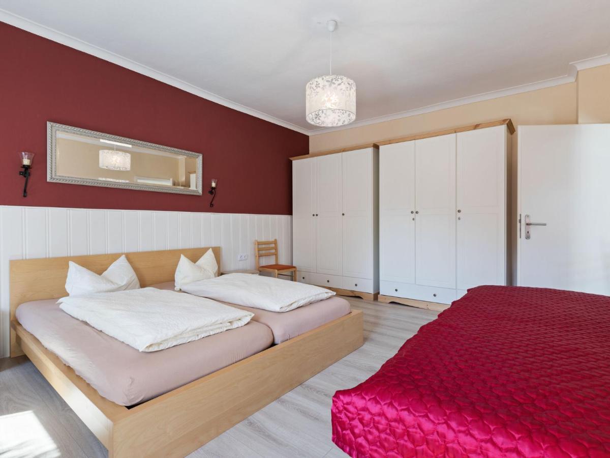 Elegant Apartment With Garden In 깅슈트 외부 사진