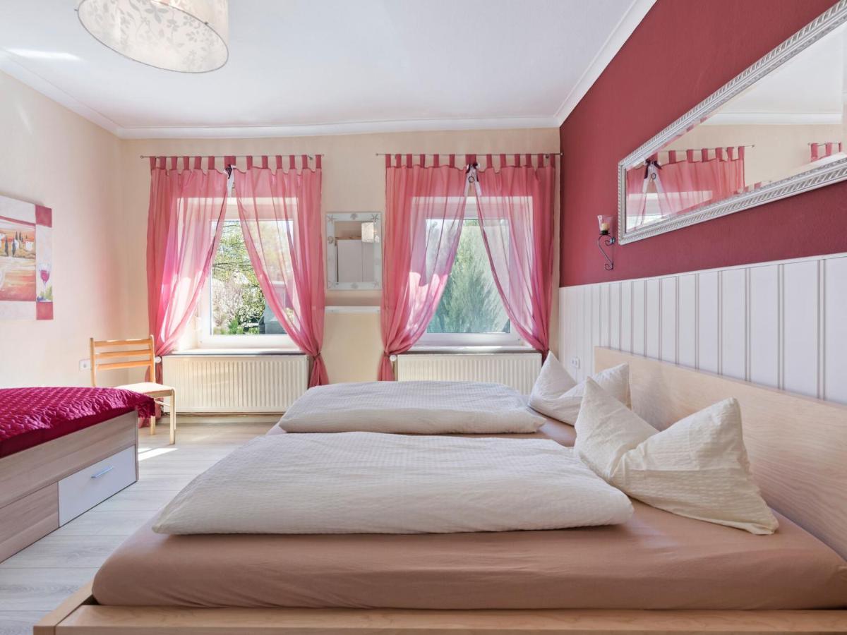Elegant Apartment With Garden In 깅슈트 외부 사진