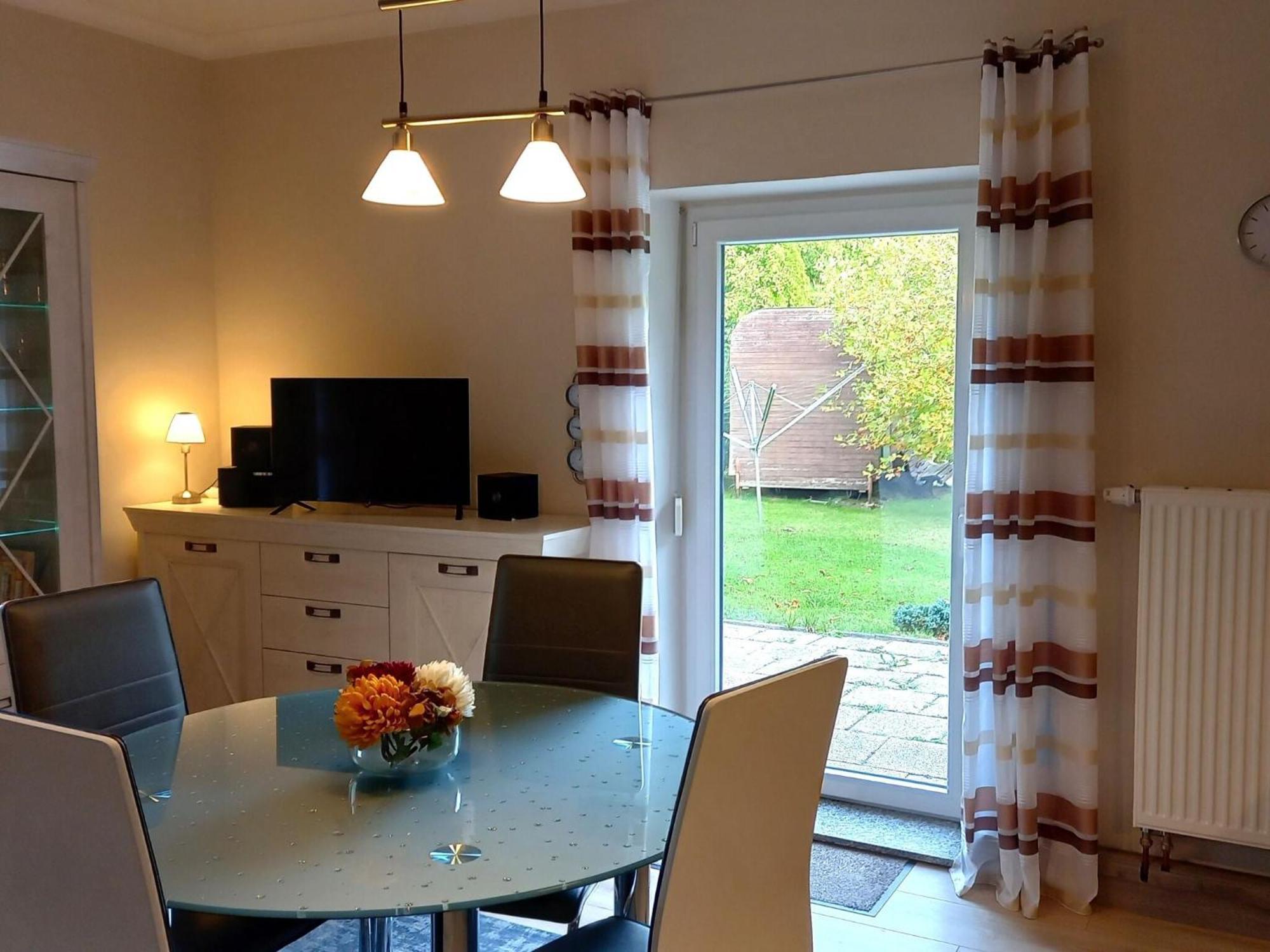Elegant Apartment With Garden In 깅슈트 외부 사진